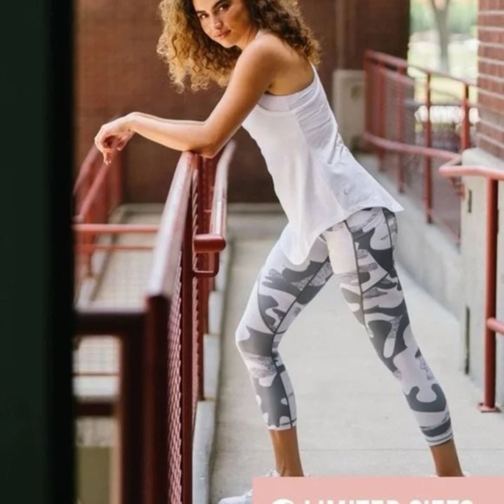 Zyia Active Gray Camo Pocket LNT Hi-Rise Capri 20", size 12